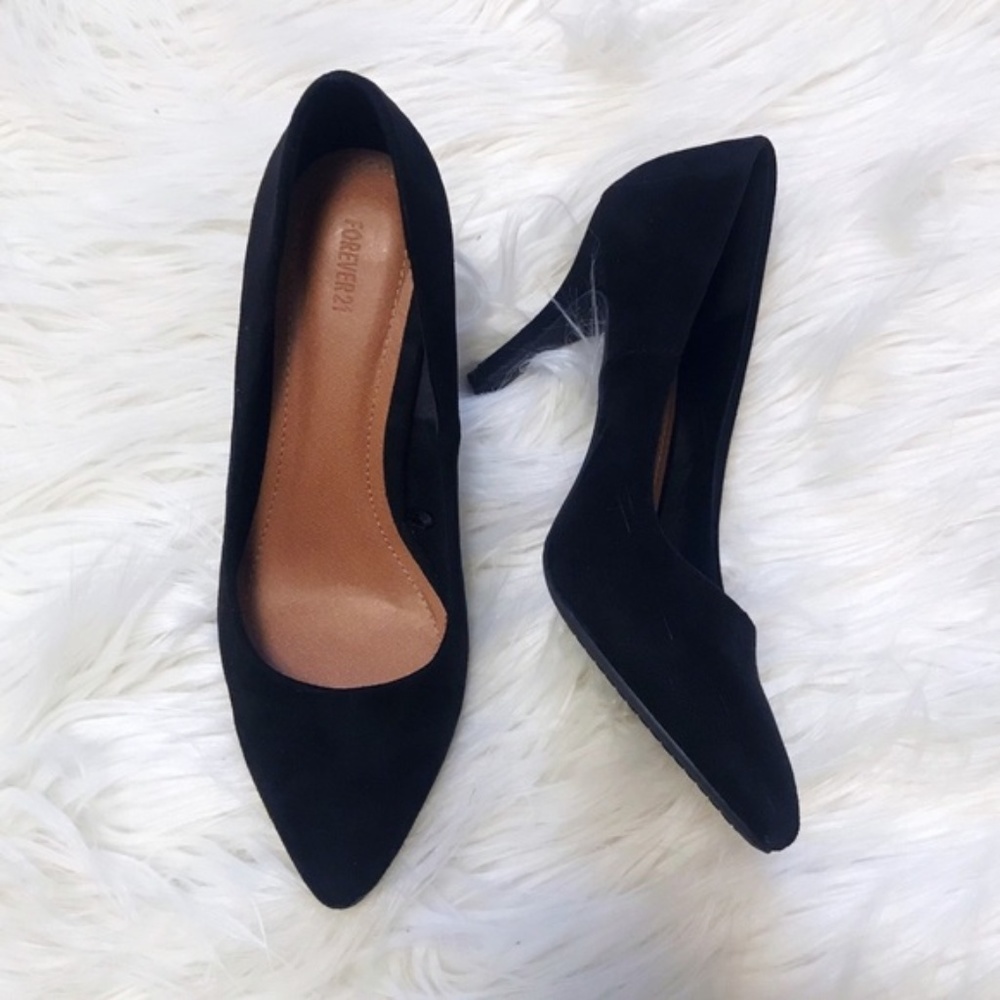 NWT Forever 21 Black Faux Suede Pointed Toe Pumps